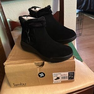 Great looking boots that will keep your feet warm fuzzy inside  Jambou black